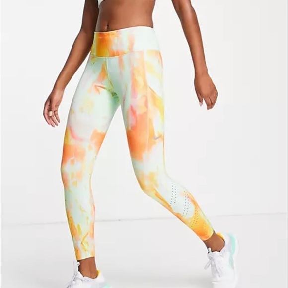 Nike Pants - Nike Dri-FIT Epic Luxe
Women's Mid-Rise 7/8 Pocket Running Leggings